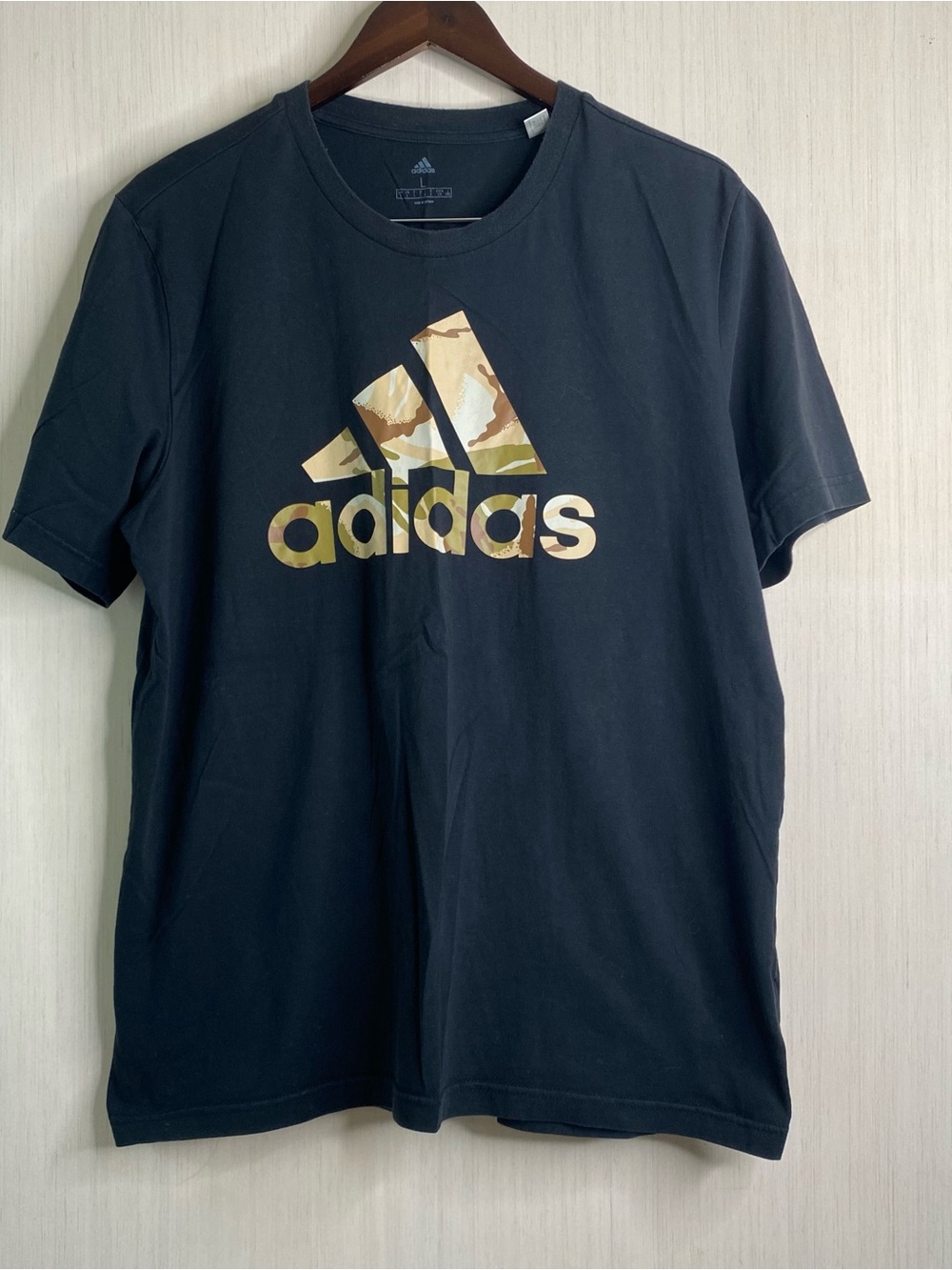 Adidas Men's Essentials Black T‑Shirt with Camouflage Logo Short Sleeve Large